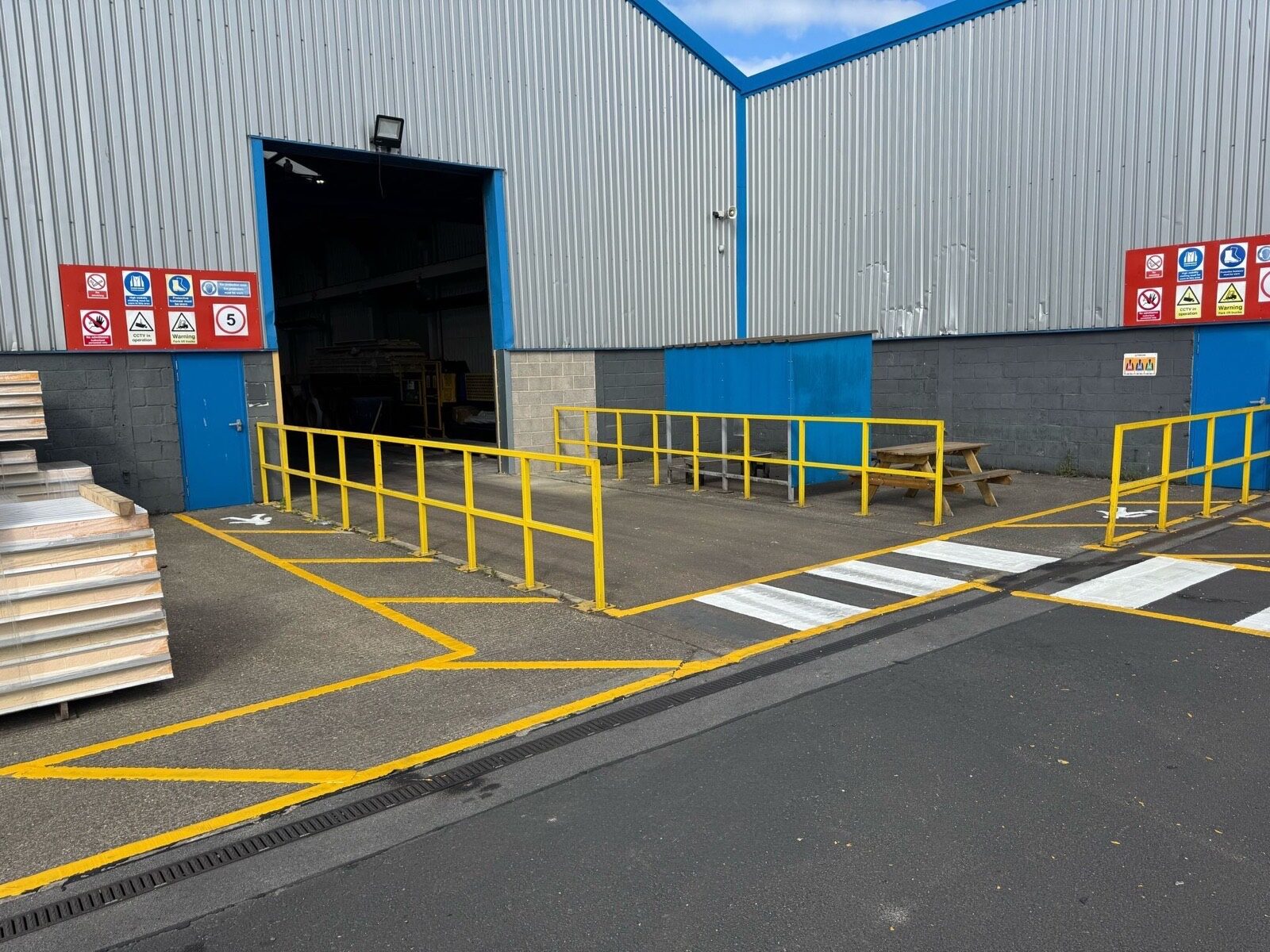 Hatched safety zones and directional arrows in the yard